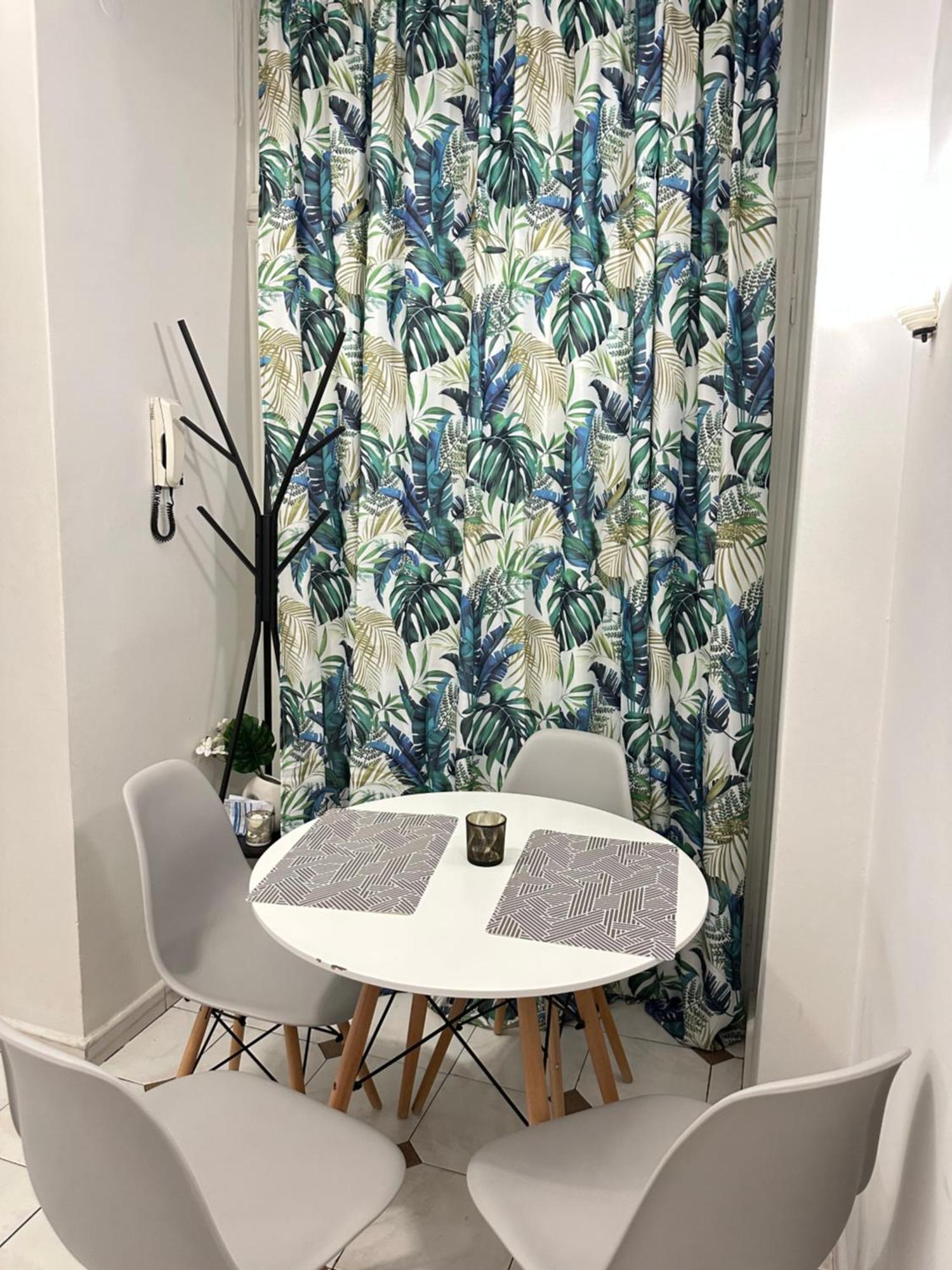 Thesshouse In The Heart Of Apartment